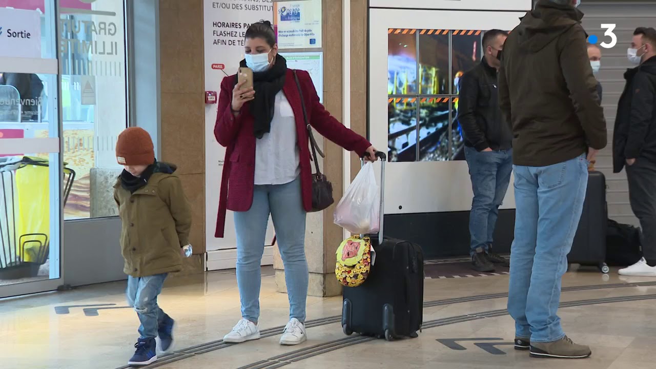 Premier jour des vacances : les vacanciers à la gare de Dijon