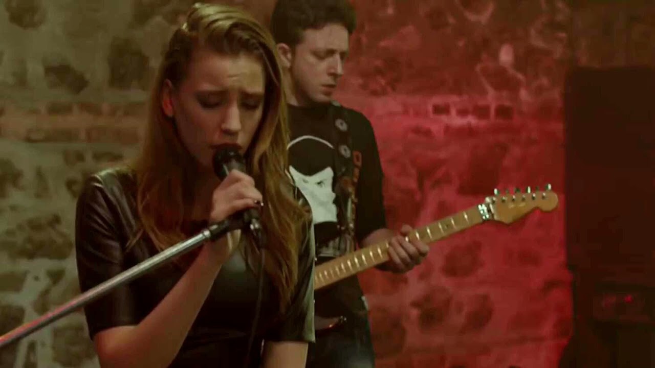 Serenay Sarıkaya - İsyan