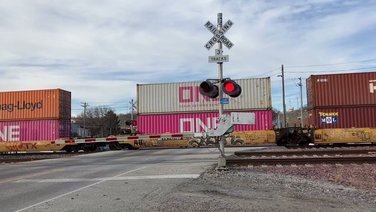 UP 2645 Intermodal Train West, S. 6th St. Railroad Crossing, Missouri Valley IA