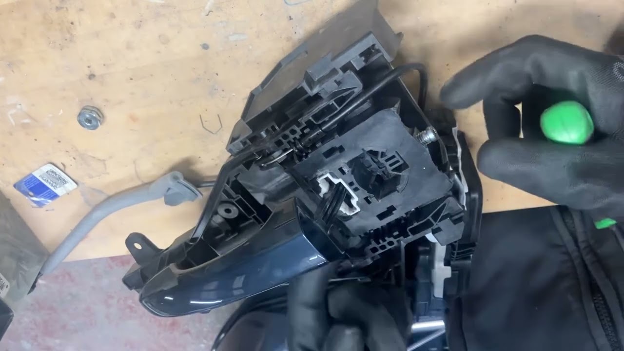 Volvo V40 door handle removal 2018
