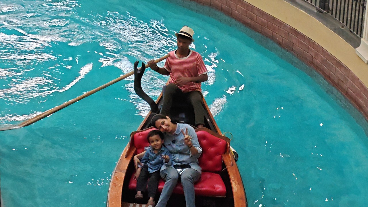 Tour Of Central Bazzar Veneziano Surat | Surat City Vlog | Venice Theme Mall Surat | Kinnari Negi