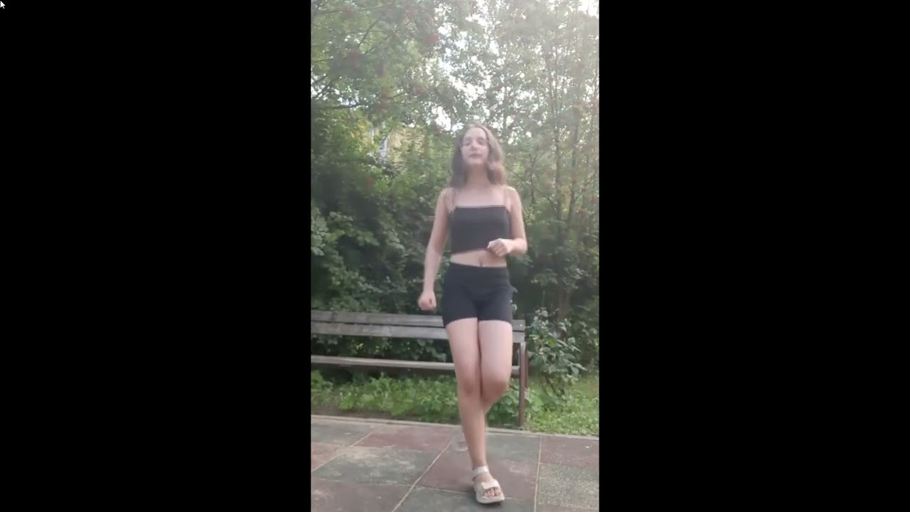 Amazing teen dancing😃