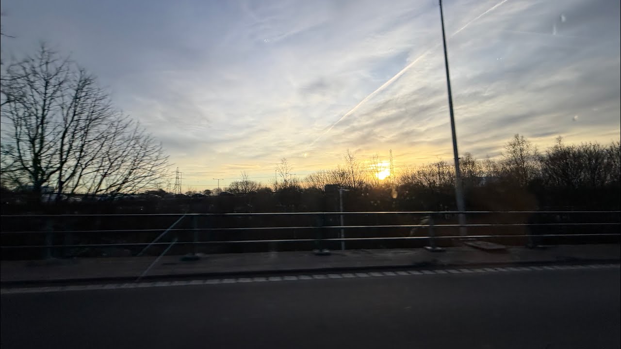 冬日清晨，從曼徹斯特出發前往湖區 Set off from Manchester for the Lake District on a winter morning