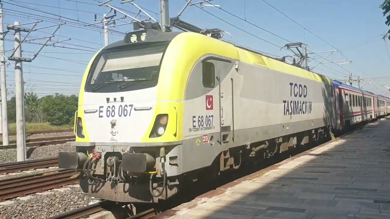 TCDD | E 68067 | İzmir Mavi Treni (Manevra eden lokomotif DE 33084)