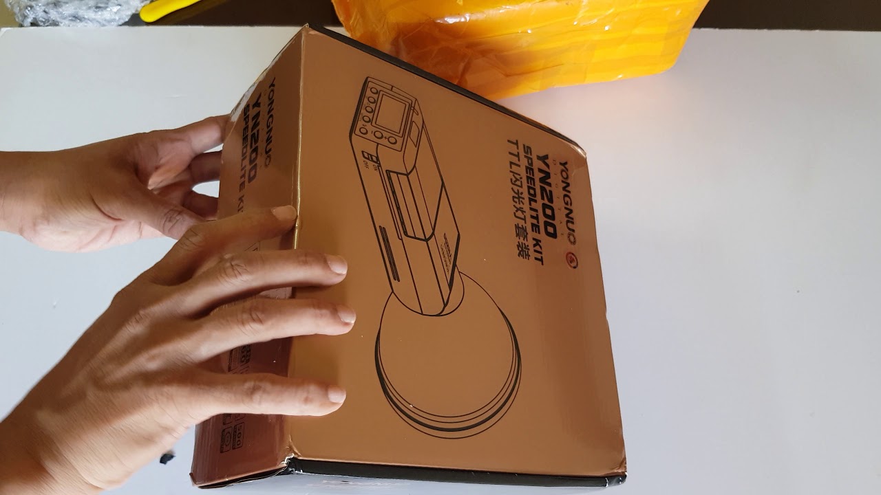 Unboxing Yongnou YN200 Speedlight Bare Bulb Flash |  YN560TX PRO Trigger.