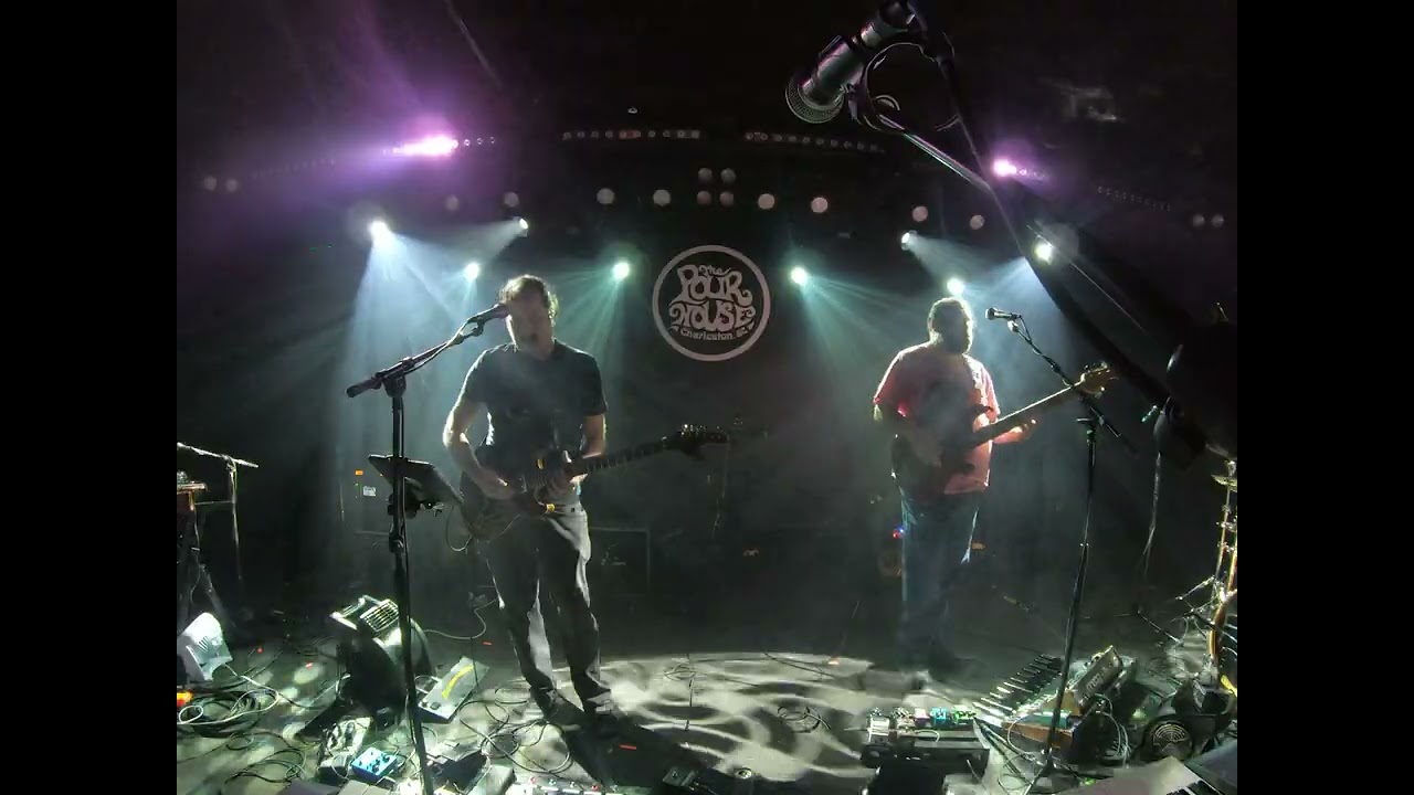 Runaway Gin - a Tribute to Phish - 'Tweezer' : MKT PRICE, Vol. 1 - Track 1