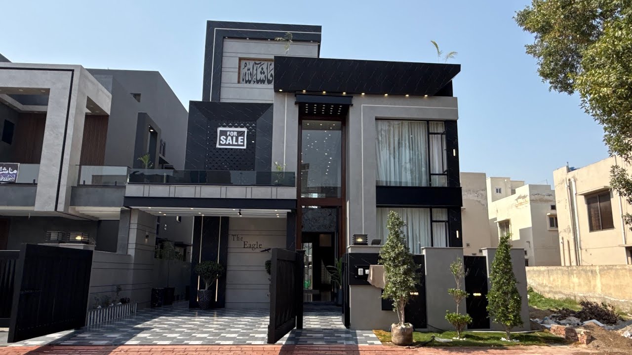 Royal Double Height Lobby House for Sale in Bahria Town Lahore | 10 Marla Luxury Living