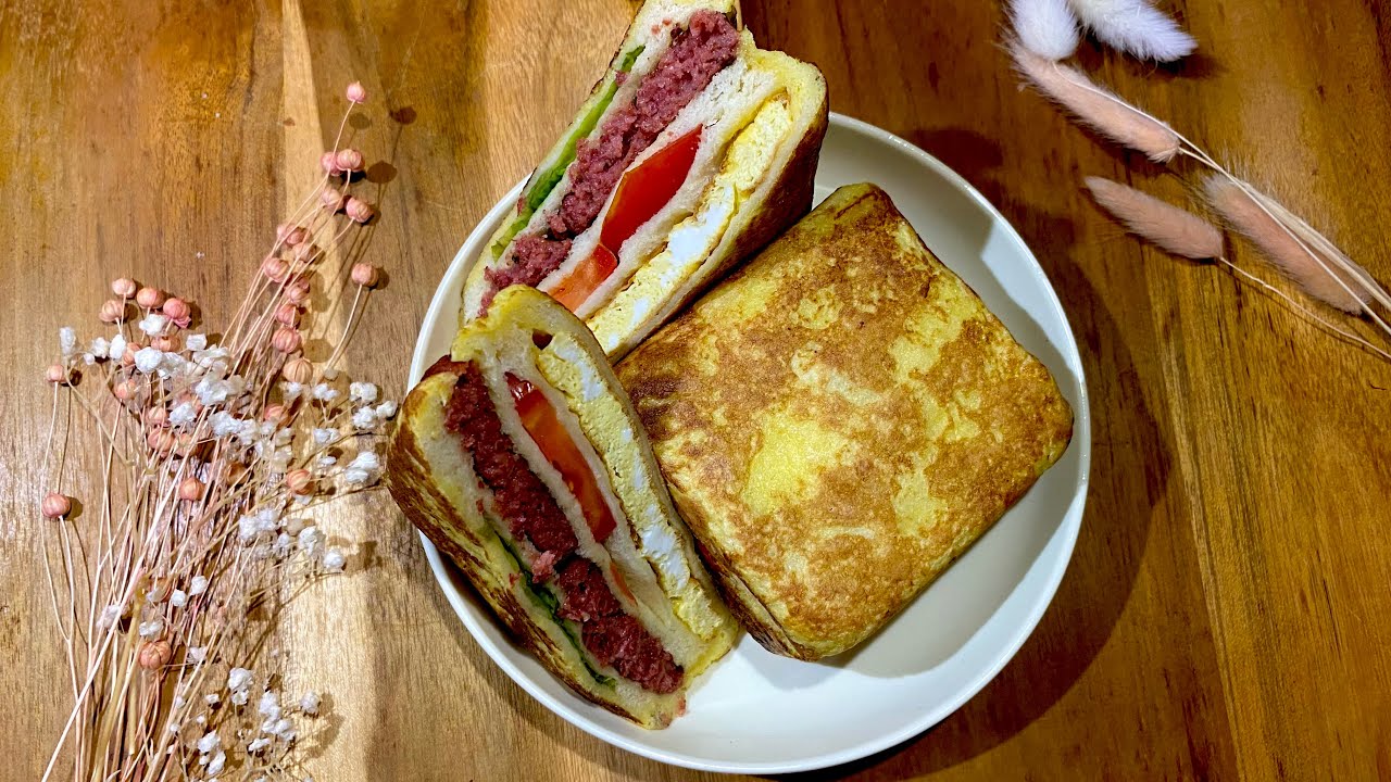 Easy Corned Beef & Egg Sandwich | Pan-Fried Breakfast Recipe