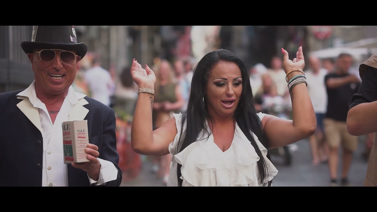 RITA DE CRESCENZO - Guagliù menate 'o sale - Official video 2021