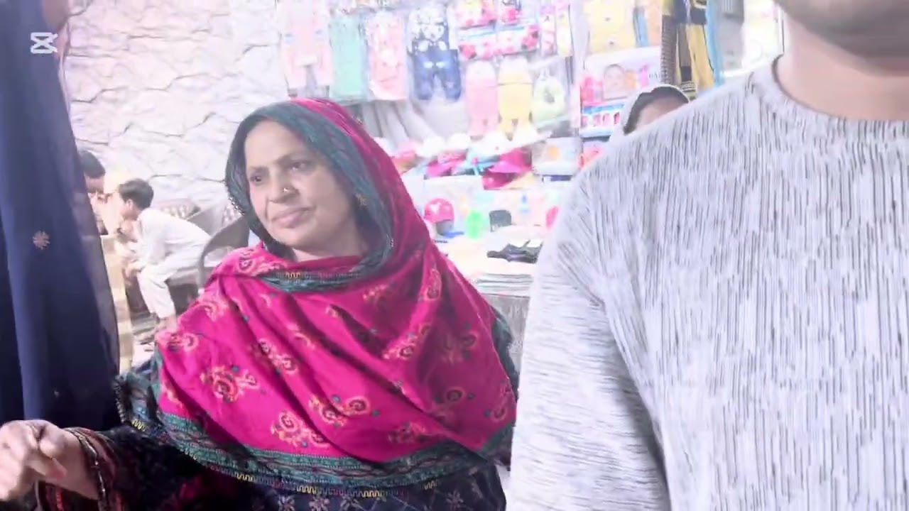 Aj bazar ma humy bht sy fan Malay Bohot Acha Laga sb sy mil k￼