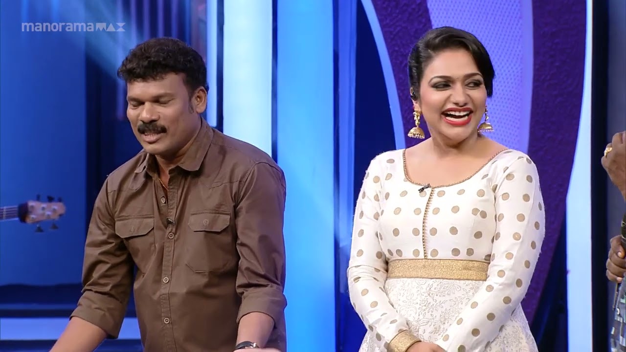 അന്ന് ഗാനമേളയ്&zwnj;ക്കിടയിൽ സ്റ്റേജിന്റെ പിന്നാമ്പുറത്ത് സംഭവിച്ച ഒരു രഹസ്യം പറയട്ടേ🤫 | OnnumOnnumMoonu