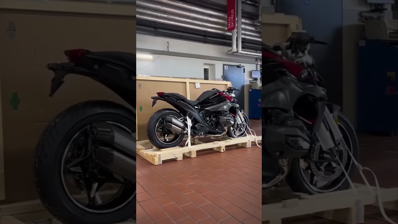 New BMW R1300 R unboxing #r1300r #motorcycle #short #motorbike #motorrad  #オートバイ #r1300rs #bikelife