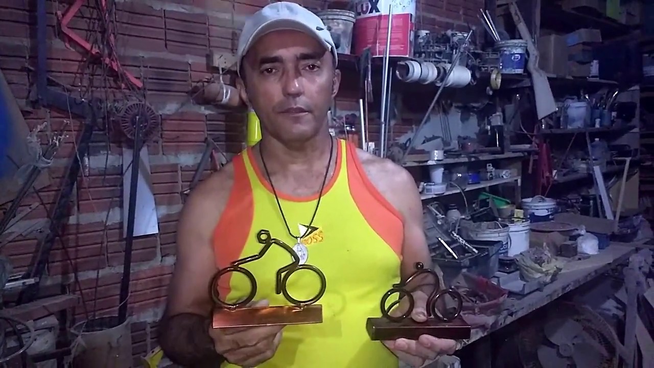BIKE FEITA DE FERRO E PINTADA COM VERNIZ IMBUIA