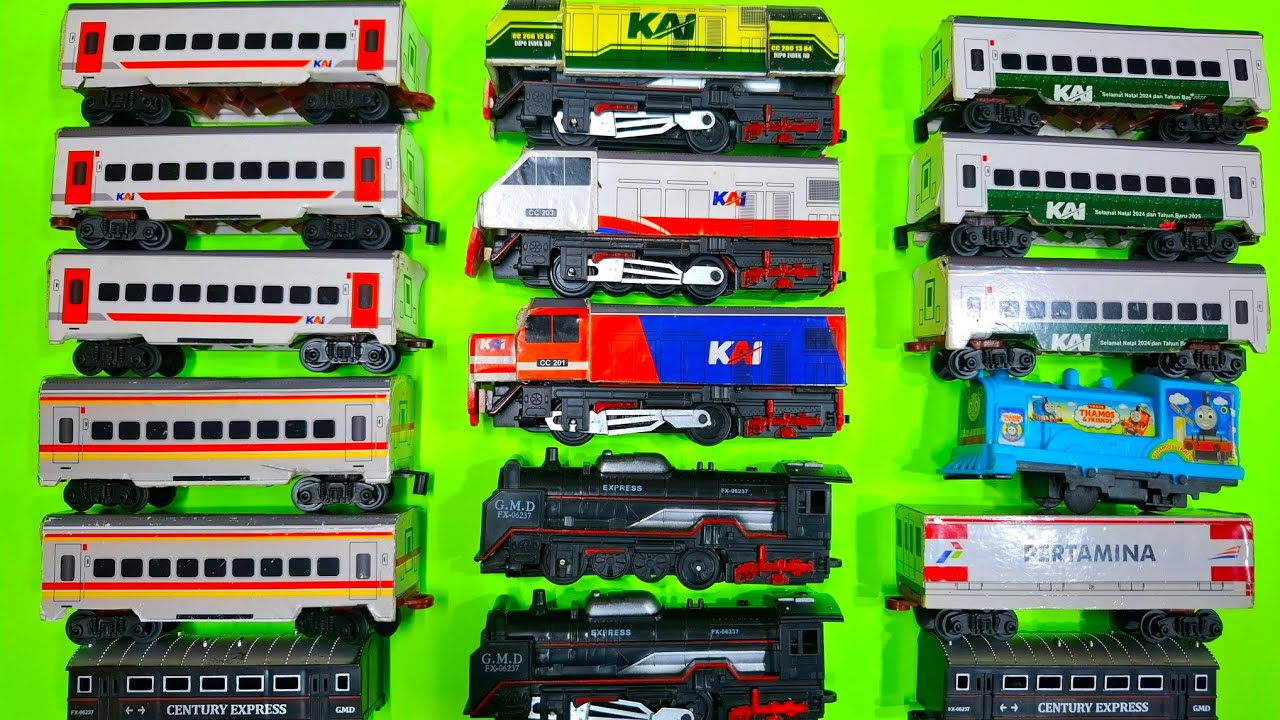 Membuat dan Merakit Mainan Kereta Api CC201 RNB membawa Gerbong Eksekutif dan Gerbong Century Expres