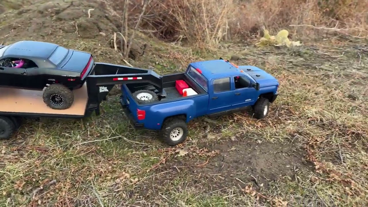 Chevy 3500 hauling Challenger #rc #rccar #rccar #challenger #silverado #rctruck 