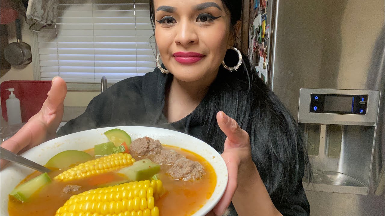 How to make caldo de albóndigas (Mexican meatball soup)