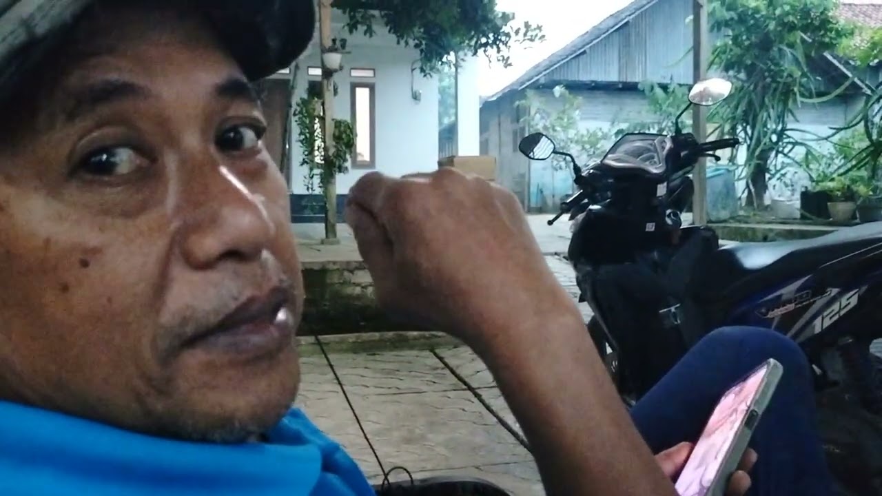 HIDUP DI DESA. HUJAN DI DESAKU