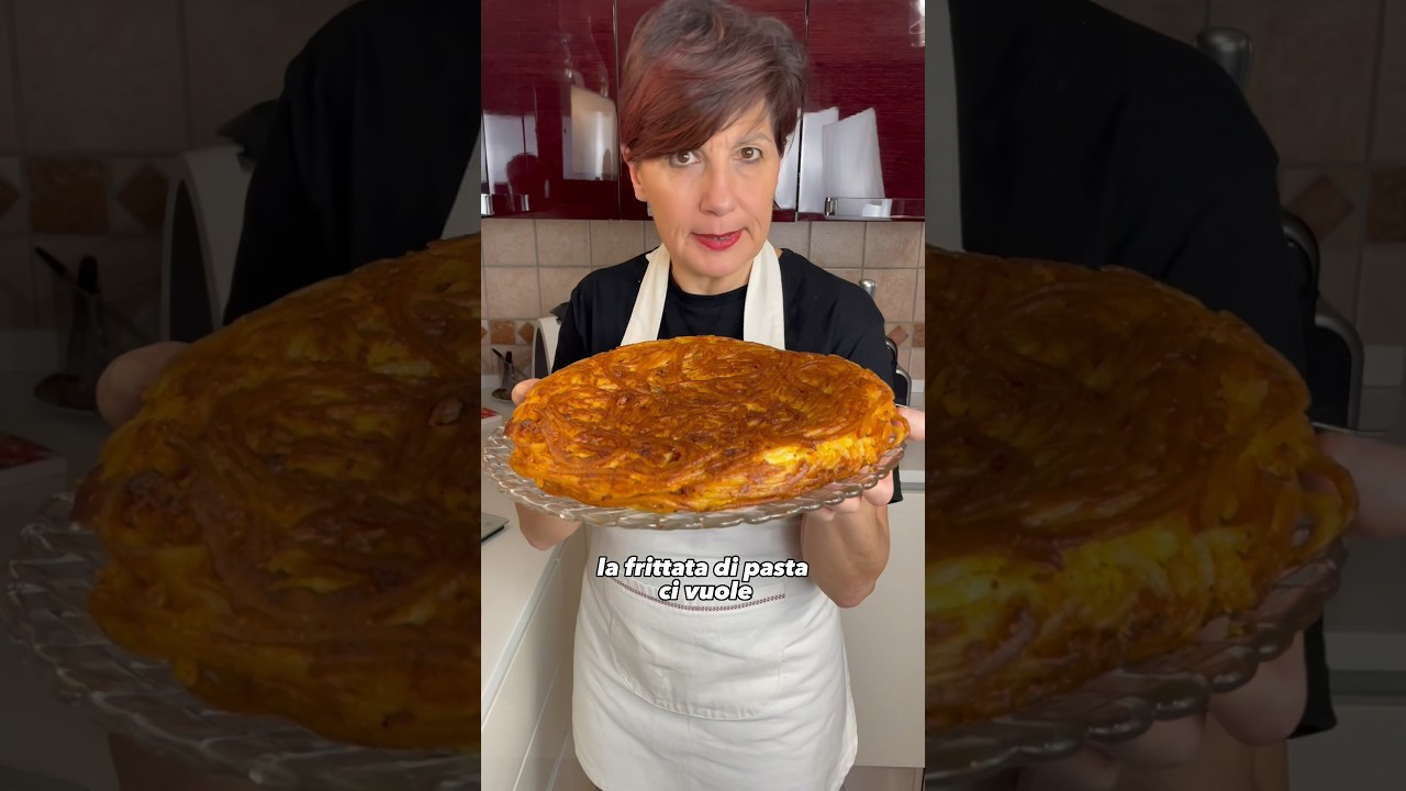 Frittata di spaghetti. Ricetta completa su antoniettapolcaro.it #cucinaitaliana #ricettefacili