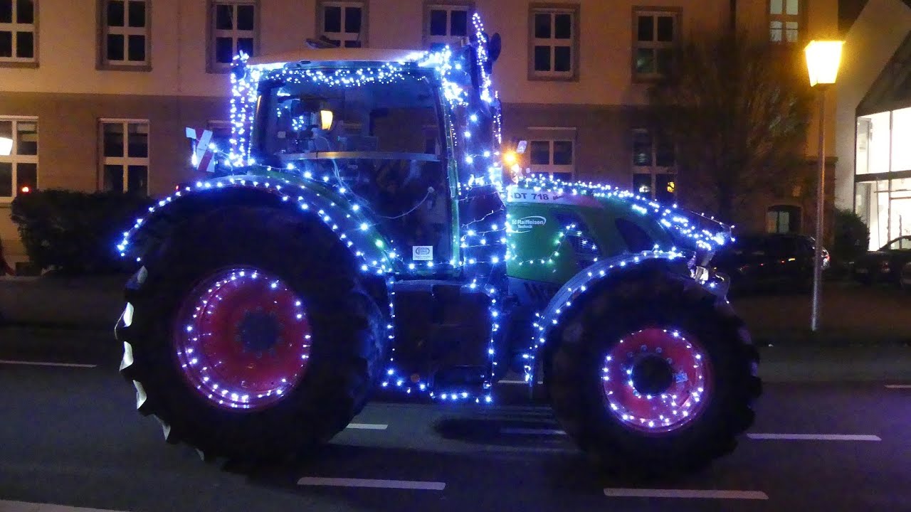 Große Trecker-Lichterfahrt durch Celle 2023 - Über 120 Traktoren [Sound]