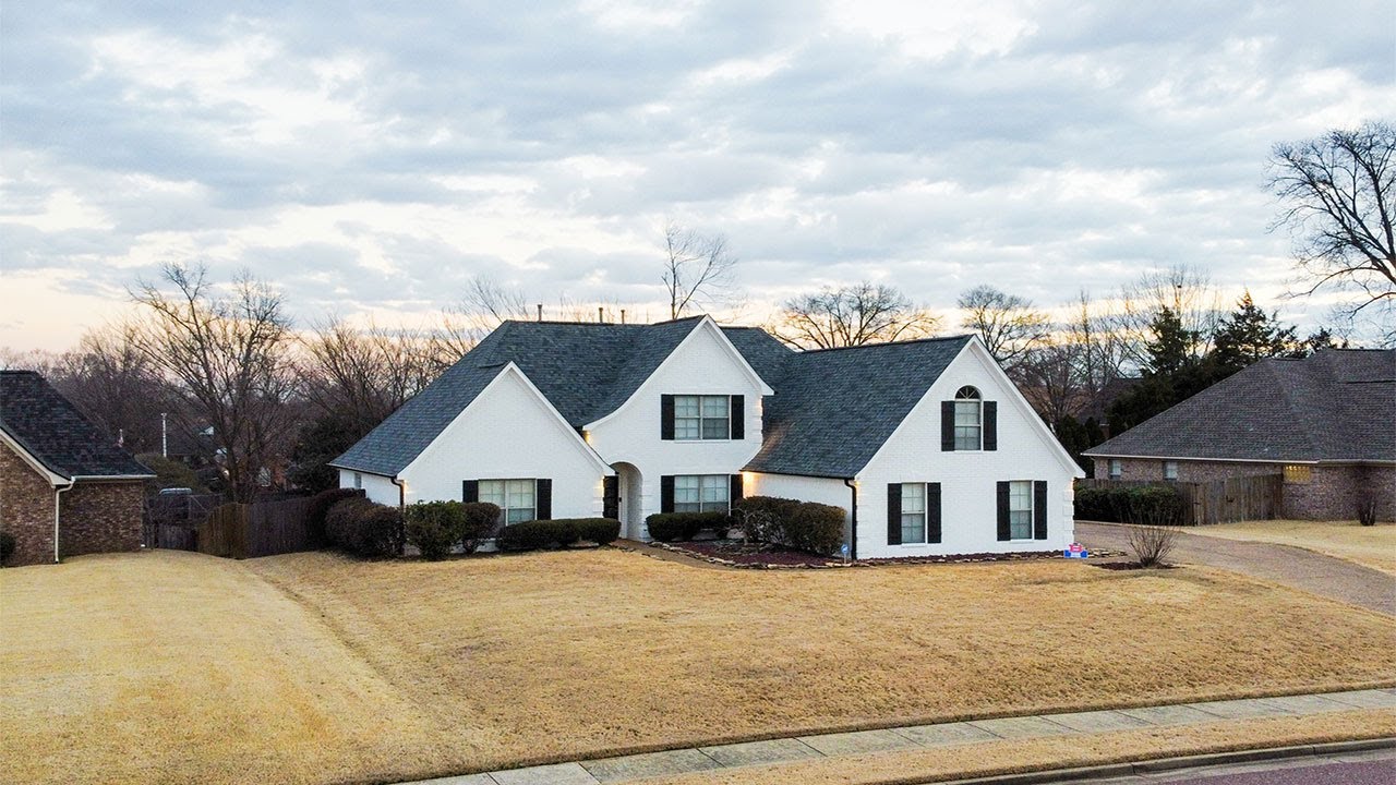 Painted Brick in a Sea of Basic | Benjamin Moore Simply White OC-117 | Memphis, TN