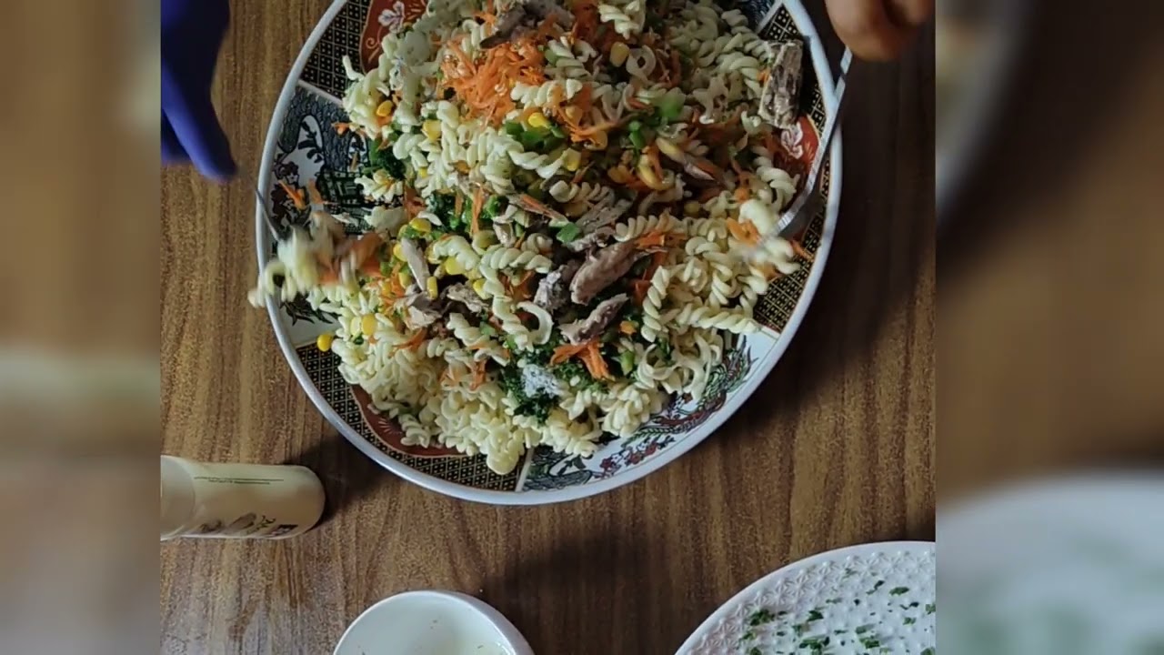 سلطة جد شهية و رائعة بمكونات بسيطةو سريعة😋😋😋