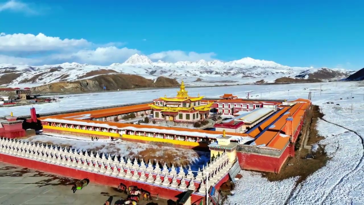 Snowscape of Yala Mountain and Muya Golden Pagoda in Tagong