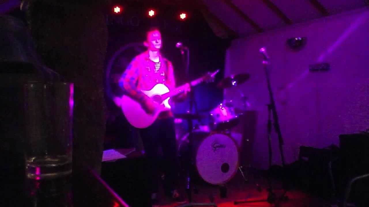 (Shortened) Tom Briggs - Blue Anchor Gig 16-11-12