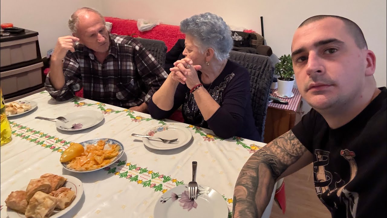 OTIŠLI SMO NA SELO,JEDEMO SAMO DOMAĆU HRANU! *baba i deda se raspravljaju*