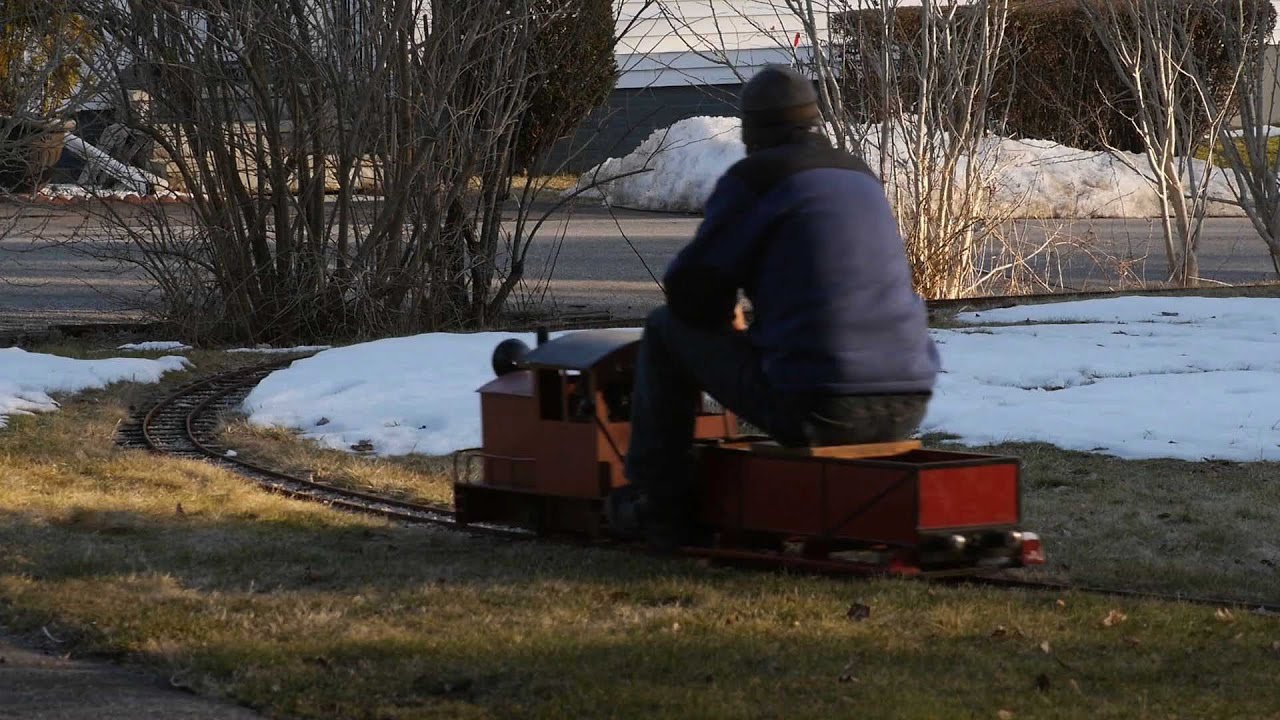 5 inch gauge garden railway.  Clearing the snow and testing the brakes Part 7.