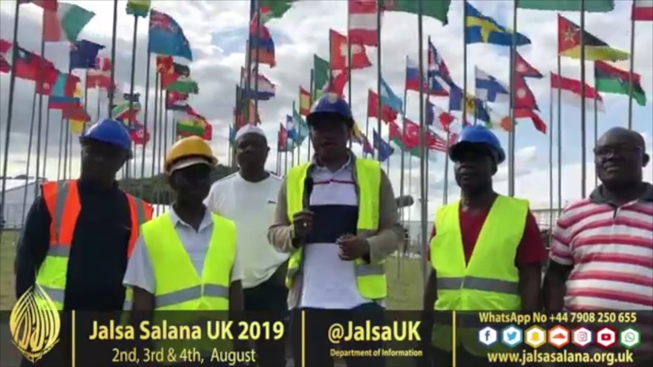 Jalsa Interviews 2019 : Special arrangement team helps to put flags on Jalsa site.