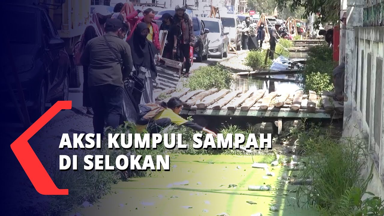 Komunitas Lingkungan Gelar Aksi Kumpul Sampah Di Selokan