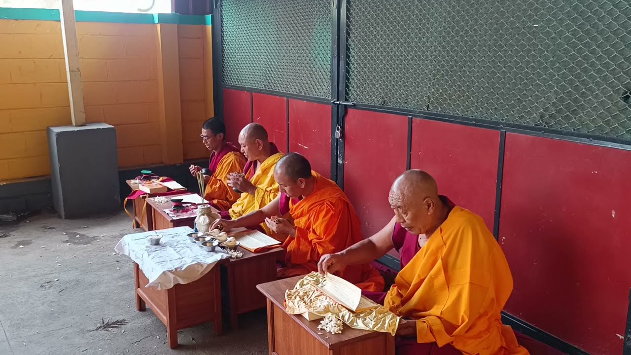 འཇིགས་བྱེད་དཔའ་བོ་གཅིག་པའི་ཞི་བའི་སྦྱིན་སྲེག་འབུལ་བཞིན་པ་་