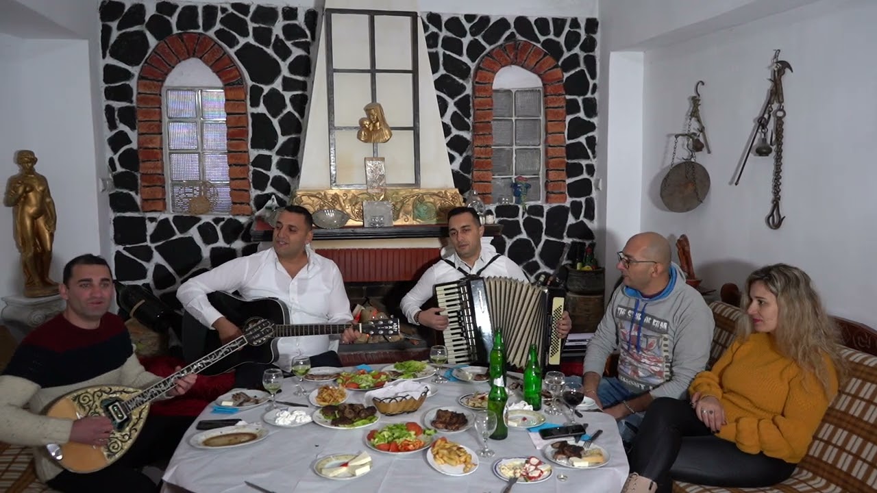 Petrika Parizi.. Korça ime sa je zbukuruar - Marjanke e vogël -Serenata Korcare
