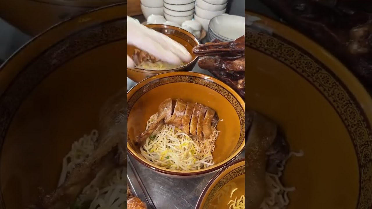 គុយទាវទឹកខ្មៅ​ សាច់ទា​ ទំនងណាស់​ 😋😋 | Eatame