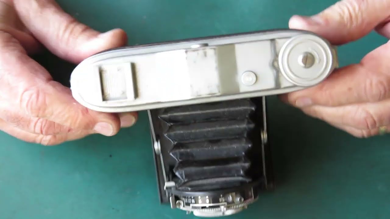 Servicing an Agfa Isolette V camera with a Vario shutter, part 01