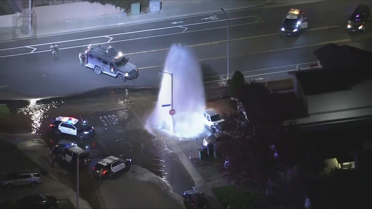 L.A. deputies in standoff with armed suspect in Palmdale