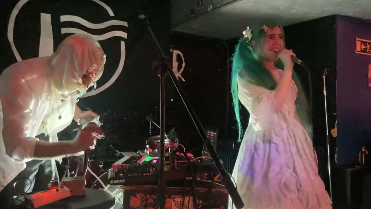 Hirahira Violence Club en directo en la Wurli. Esclavo