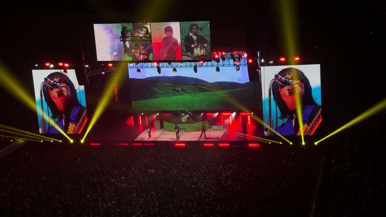 IV OF SPADES - Aura (Live at the MOA Arena - Day 1)