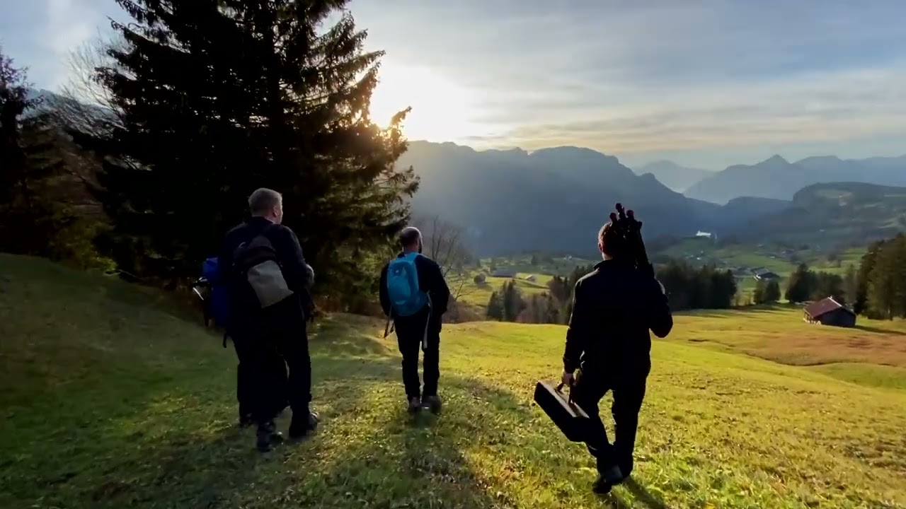 J&uuml;&uuml;zli in den Sonnenuntergang vom Quartett &laquo;Natur pur&raquo;