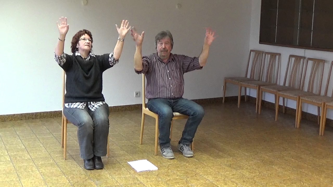 Tanzen im sitzen: Er hält die ganze Welt in seiner Hand Choreografie 