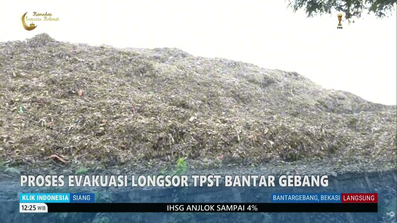 Proses Evakuasi Longsor TPST Bantargebang