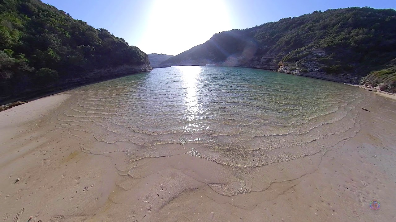 la Plage secr&egrave;te de la Calanque de la Catena &agrave; Bonifacio en Corse #corse #corsica #bonifacio
