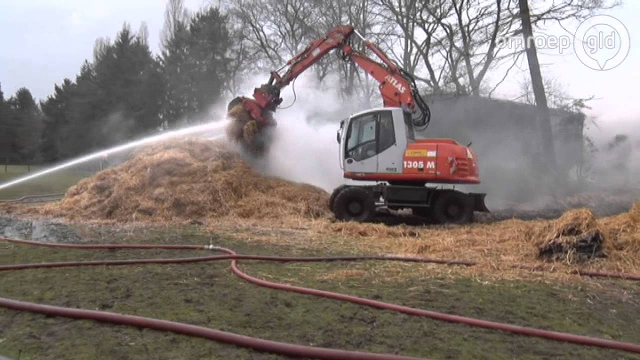 Twee paarden omgekomen bij brand in Eerbeek; schade is enorm