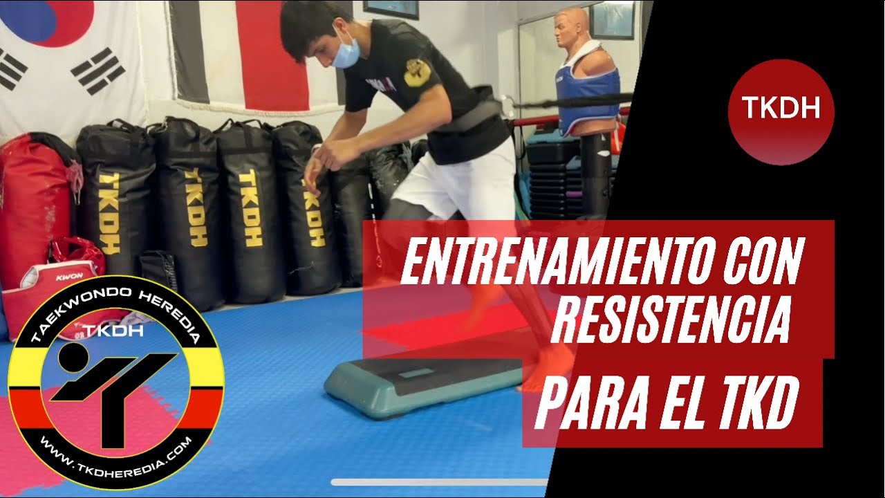 Entrenamiento con resistencia (liga) en la cintura para el Taekwondo