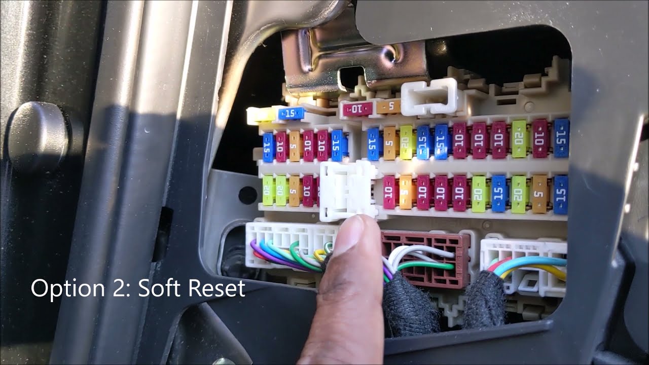 Багажник Nissan Rogue Liftgate не открывается. Ремонт своими руками. Решено.