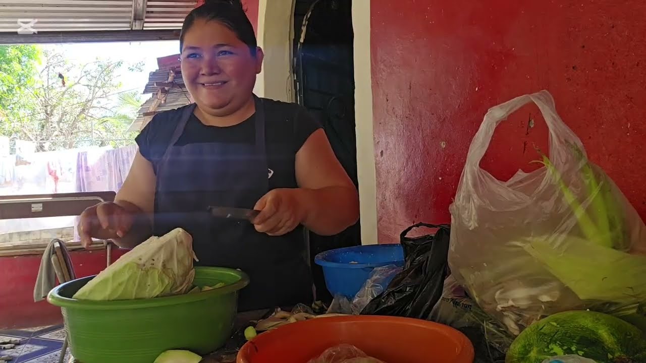 Asi preparamos la sopa para bender en el comedor con la ayuda de DIOS 🤗🤗