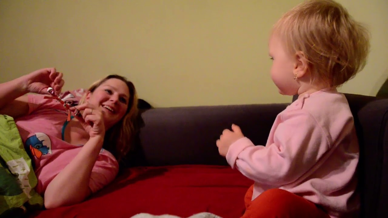 Nelča blbne s mamkou