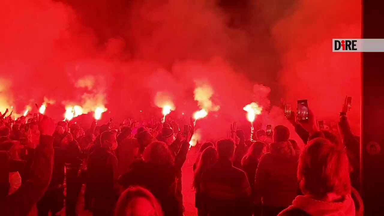 Napoli - Maradona, tifosi cingono il San Paolo, cori e fumogeni per Diego (26.11.20)