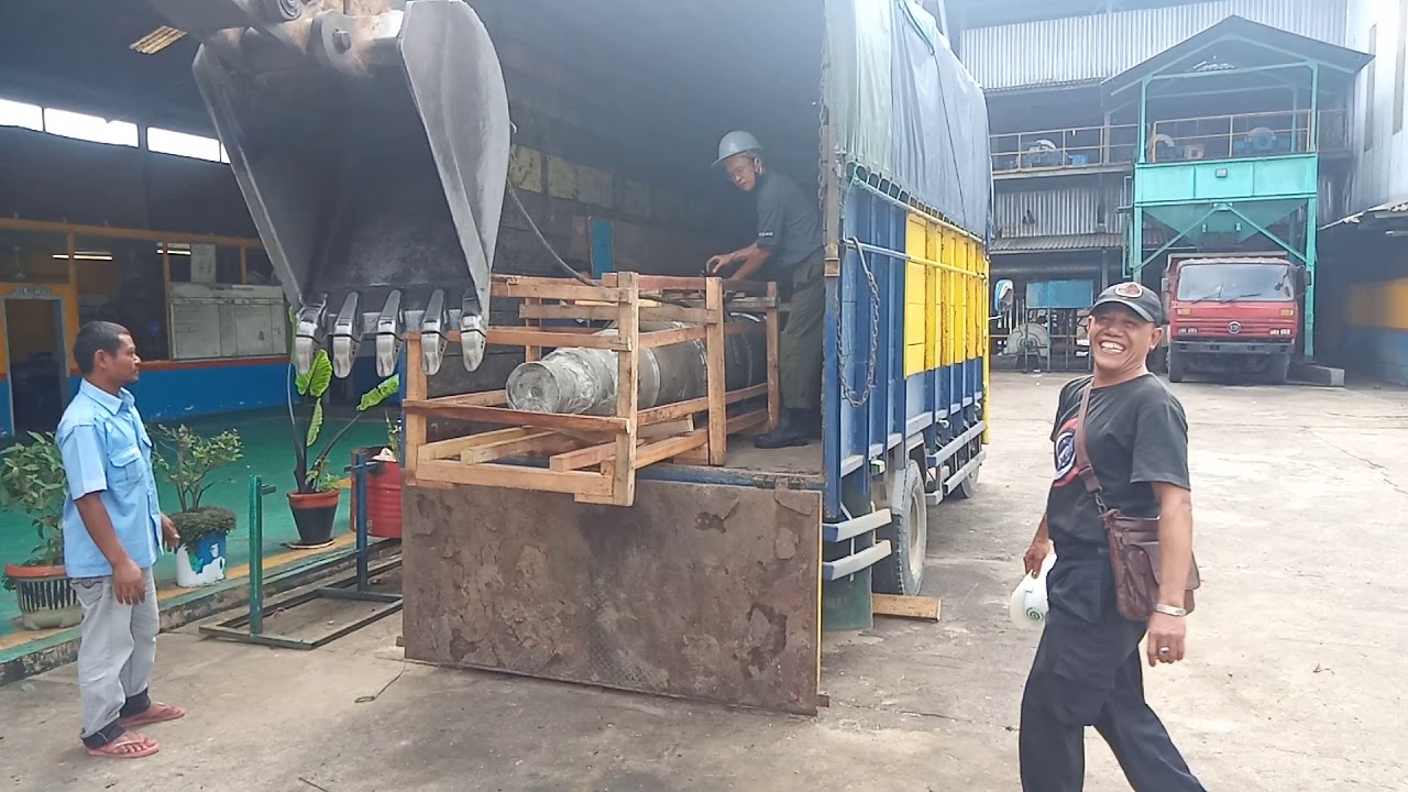Cara menurunkan mesin Decanter untuk PKS menggunakan alat berat case