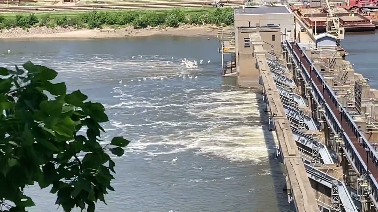 How do a Dam and Lock Work? On the Illinois River- Starved Rock State Park